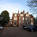 Canterbury Hotel Cottages And Apartment\'S